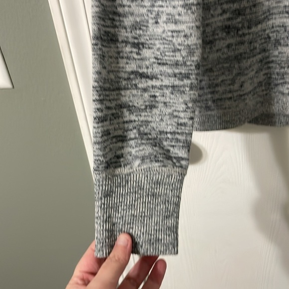 Athleta Traverse City Heather Gray Cowl Mock Neck Sweater Sz XS Fits Up To Large - Picture 5 of 8